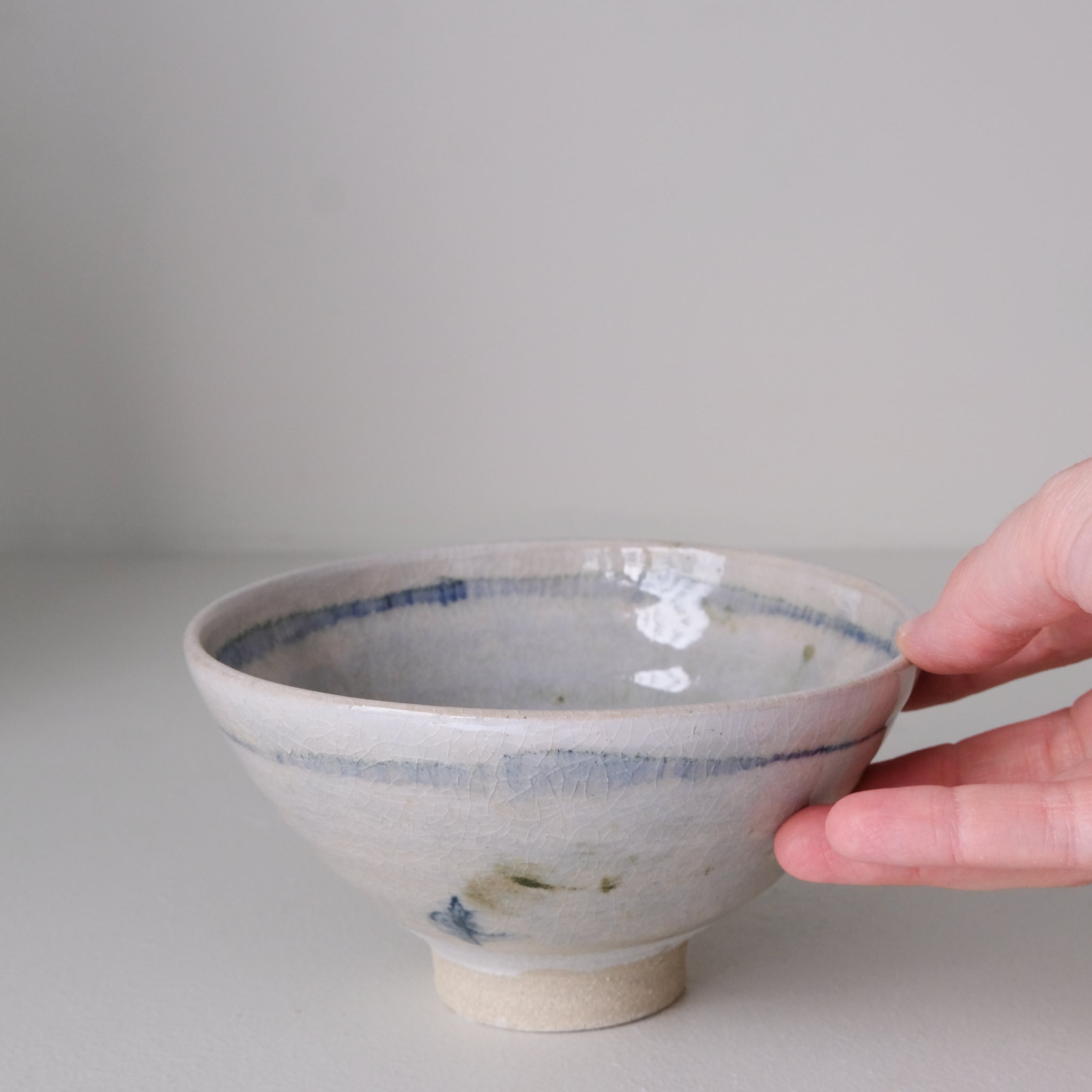Bol (K) en grès D 15 cm cuisson feu - bleu et vert de Maya Micenmacher chez Brutal Ceramics