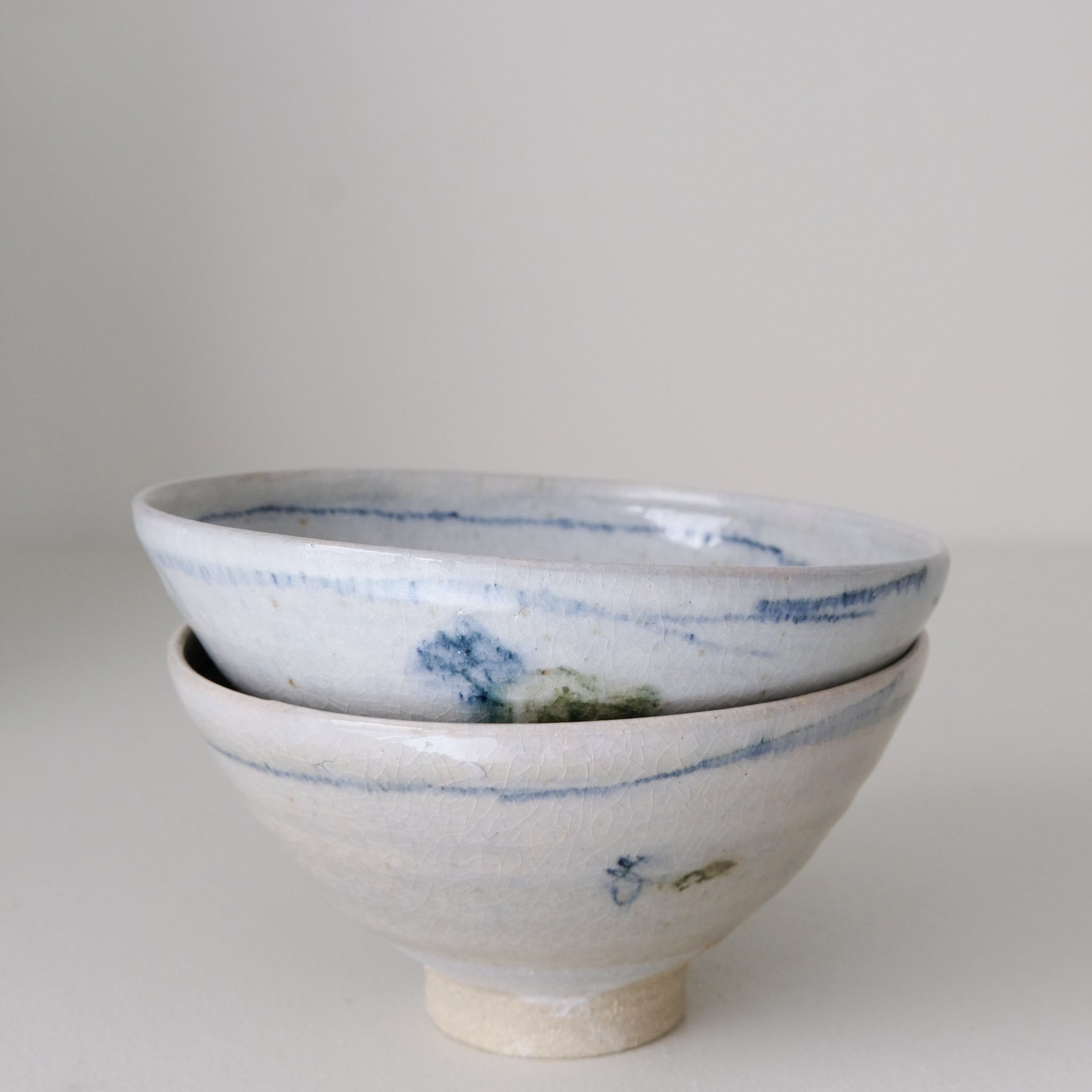 Bol (K) en grès D 15 cm cuisson feu - bleu et vert de Maya Micenmacher chez Brutal Ceramics