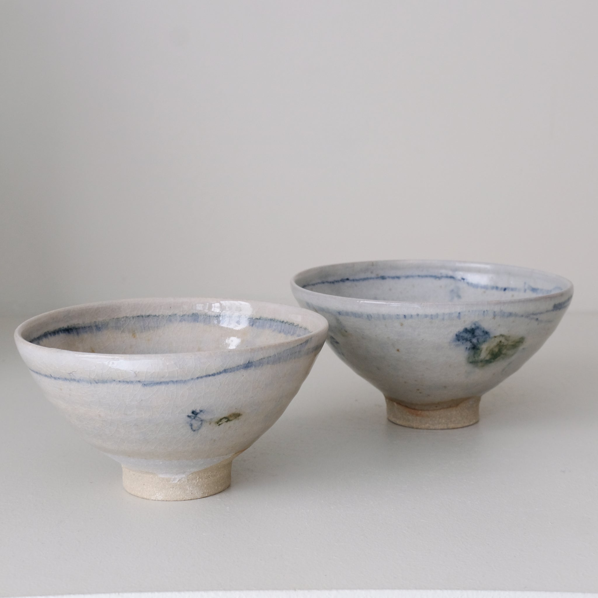 Bol (K) en grès D 15 cm cuisson feu - bleu et vert de Maya Micenmacher chez Brutal Ceramics