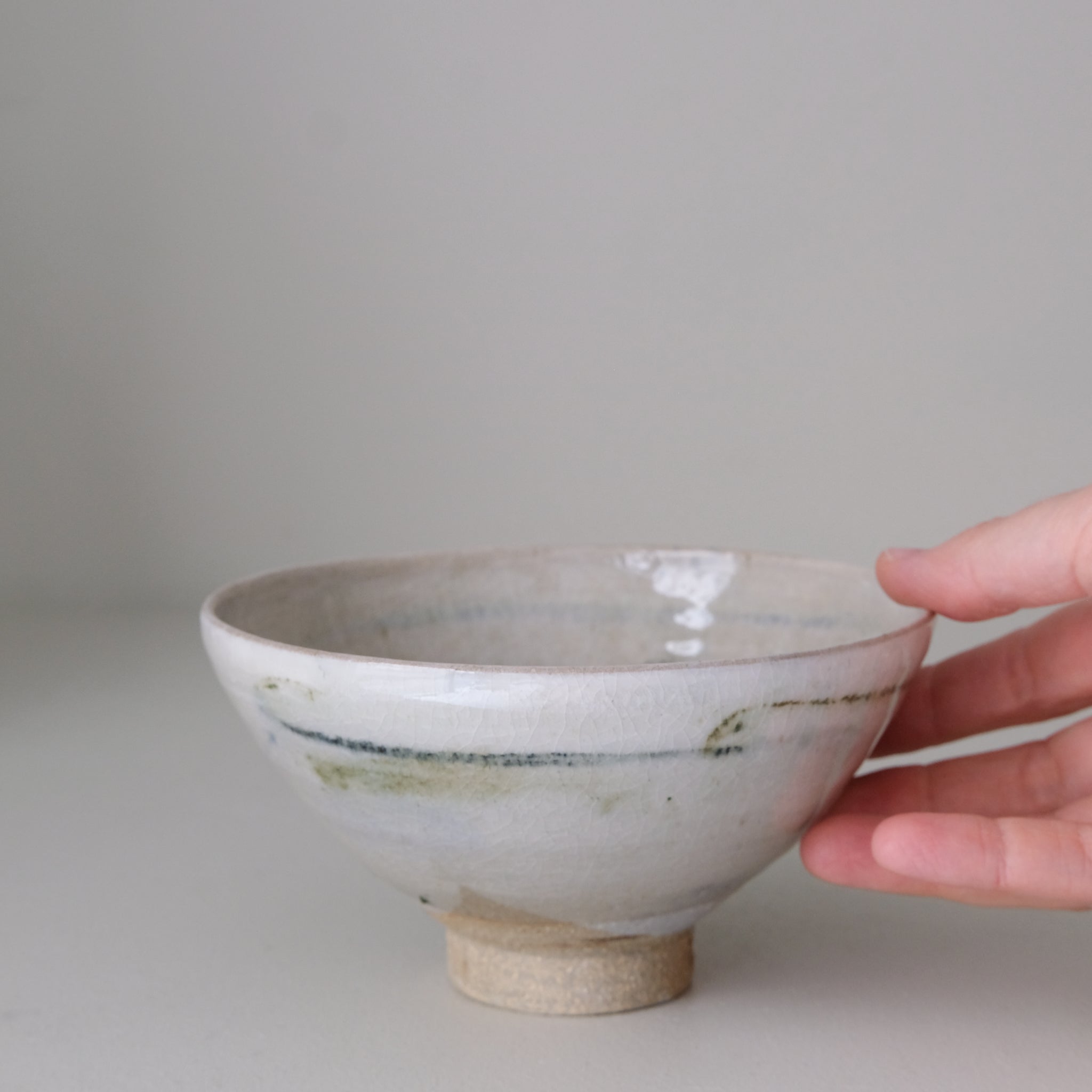 Bol (L) en grès D 15 cm cuisson feu - vert de Maya Micenmacher chez Brutal Ceramics