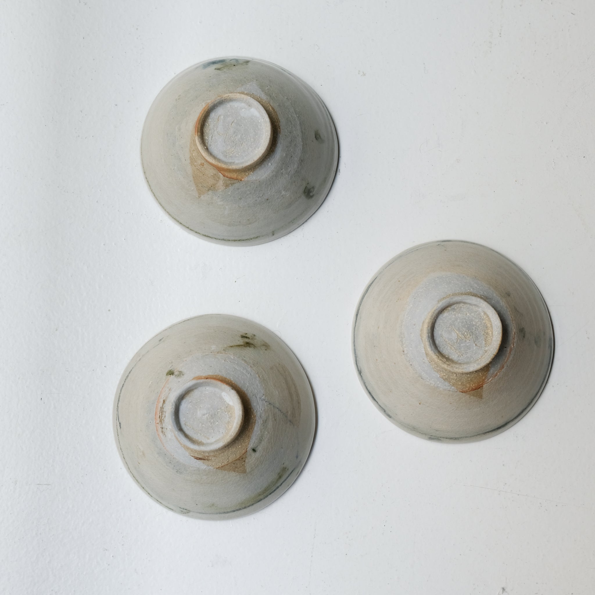 Bol (L) en grès D 15 cm cuisson feu - vert de Maya Micenmacher chez Brutal Ceramics