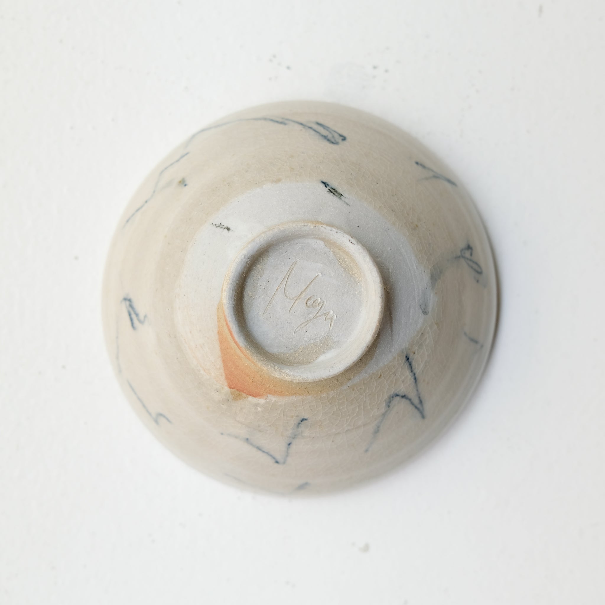 Bol (M) en grès D 15 cm cuisson feu - traits bleus de Maya Micenmacher chez Brutal Ceramics