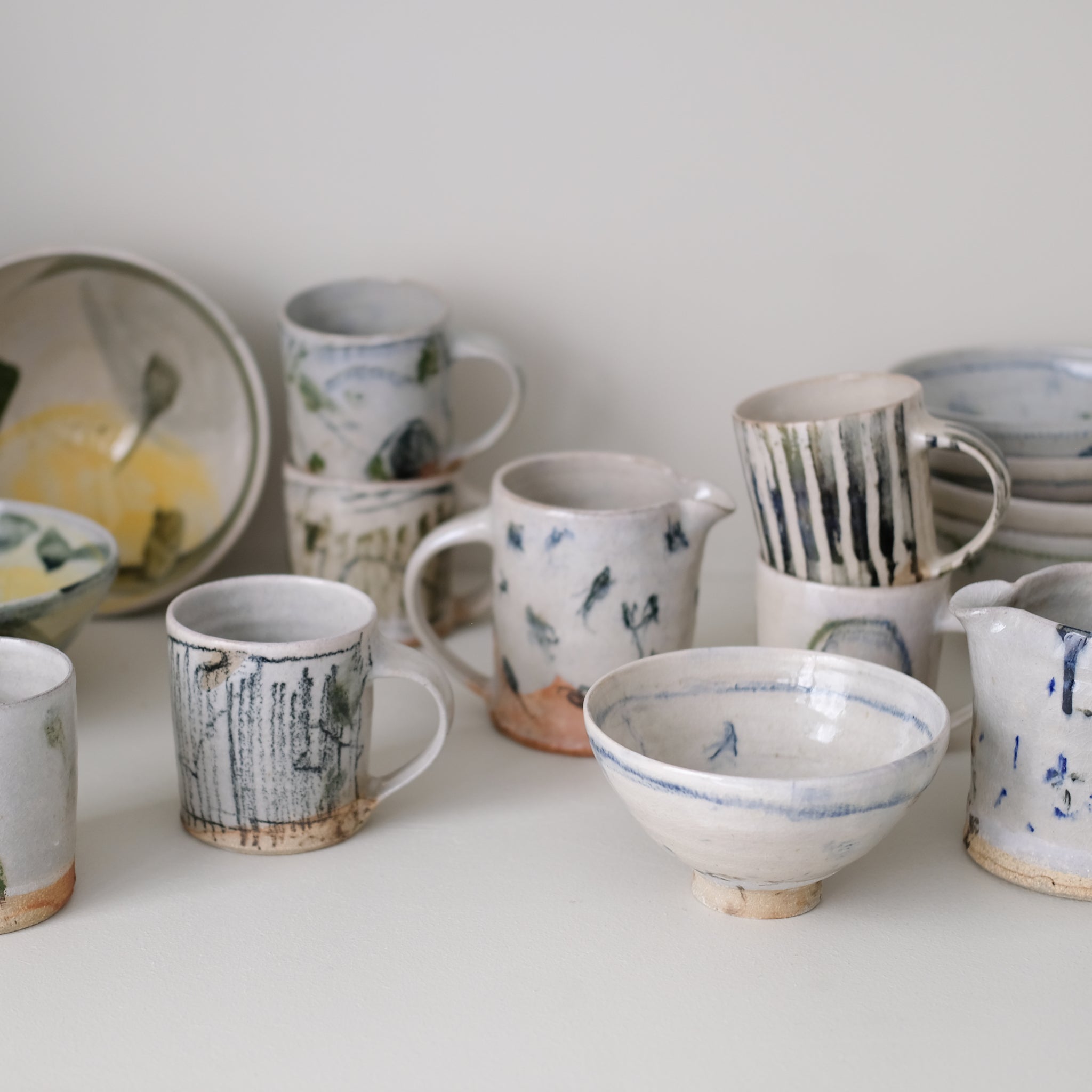 Bol (M) en grès D 15 cm cuisson feu - traits bleus de Maya Micenmacher chez Brutal Ceramics