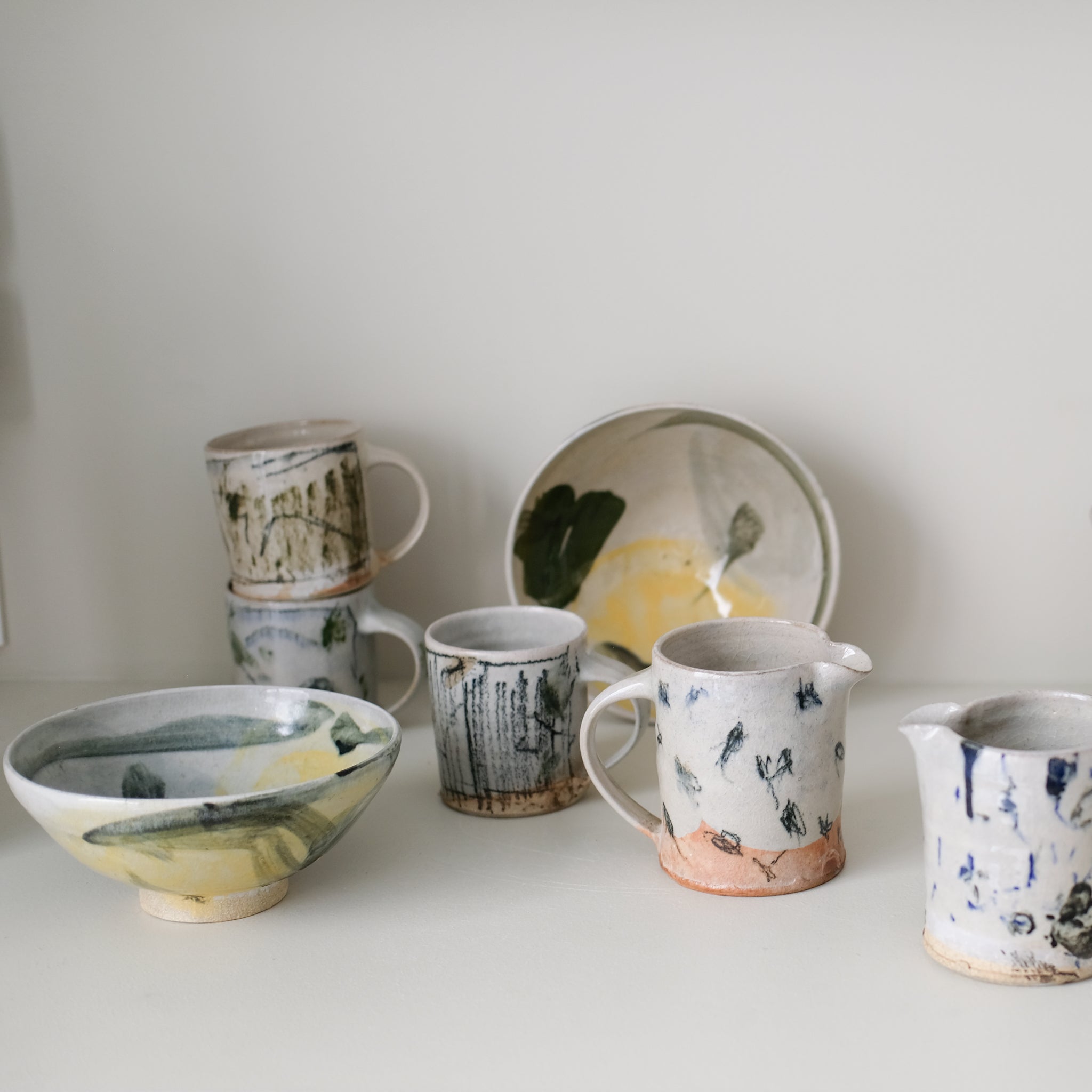 Tasse (F) en grès 250 ml cuisson feu - traits bleus de Maya Micenmacher chez Brutal Ceramics