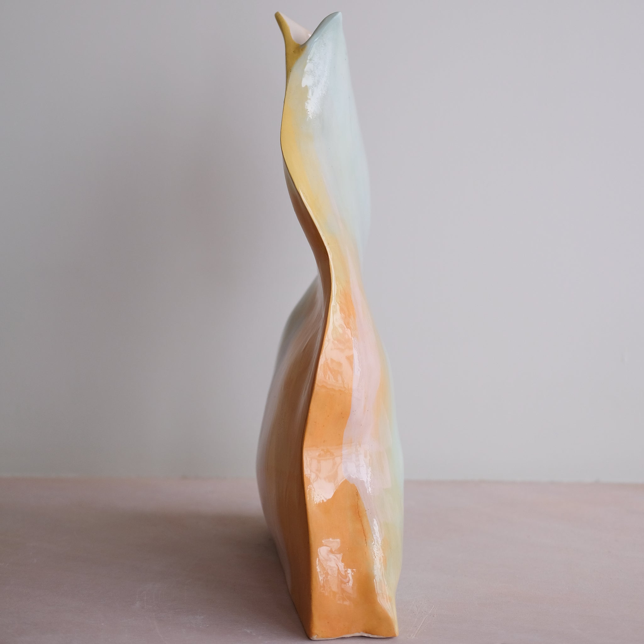 Vase Pétale 03 en faïence H 43cm - multicolore par Rosi Mistou pour Brutal Ceramics