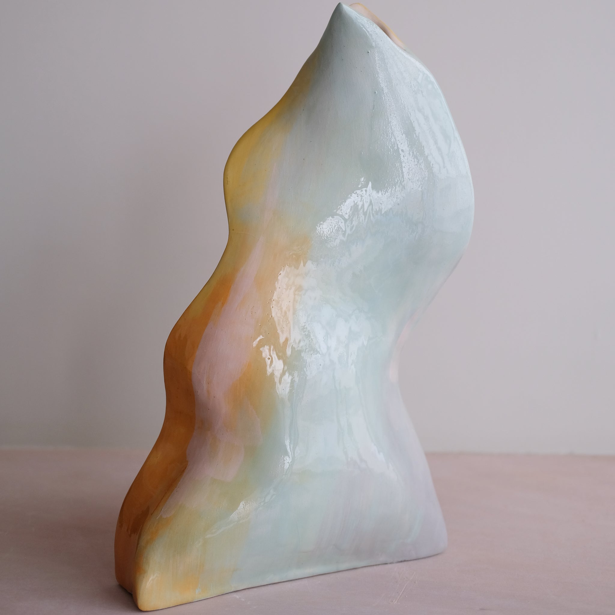 Vase Pétale 03 en faïence H 43cm - multicolore par Rosi Mistou pour Brutal Ceramics