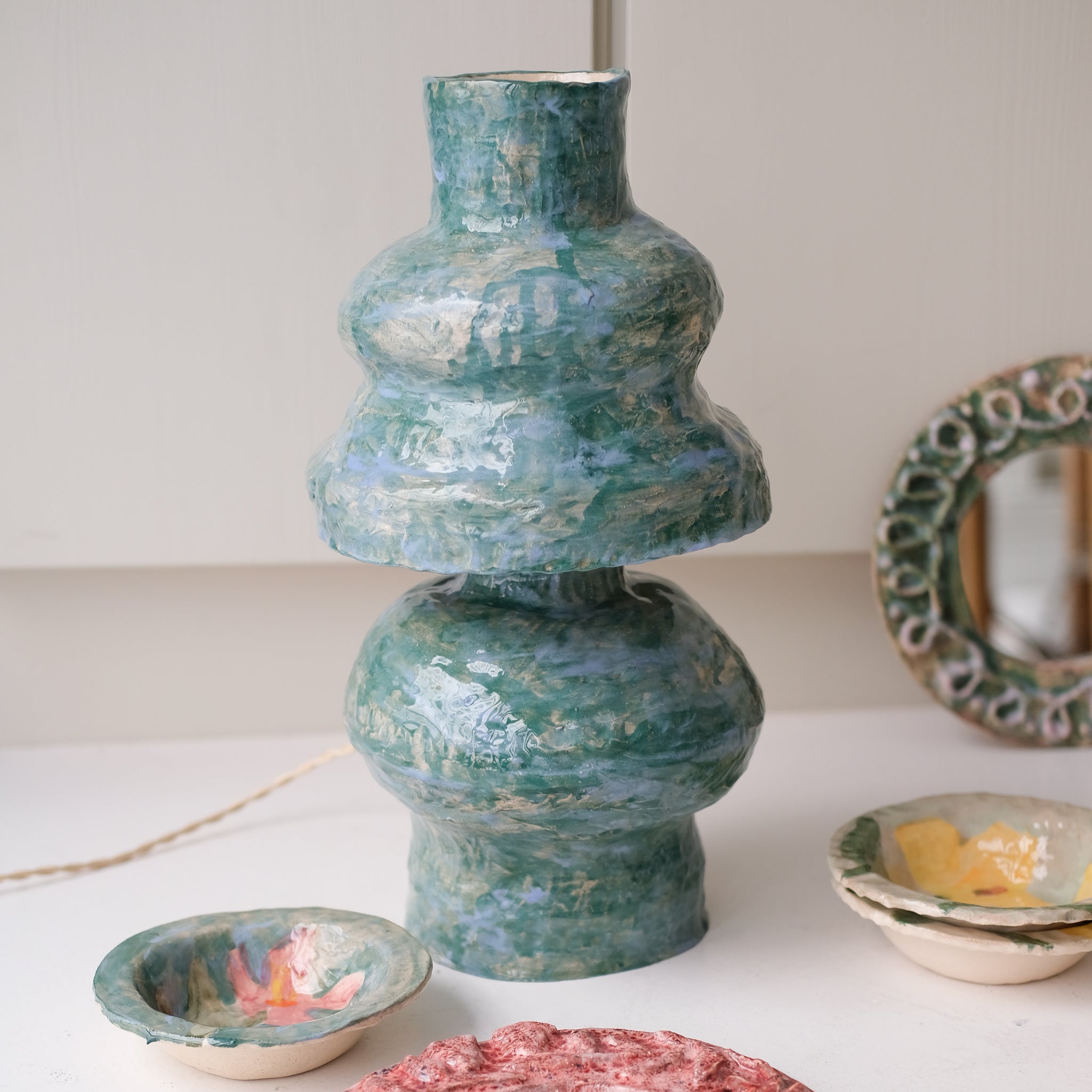 Lampe en faïence H44cm -  vert bleu de Samantha Kerdine pour Brutal Ceramics