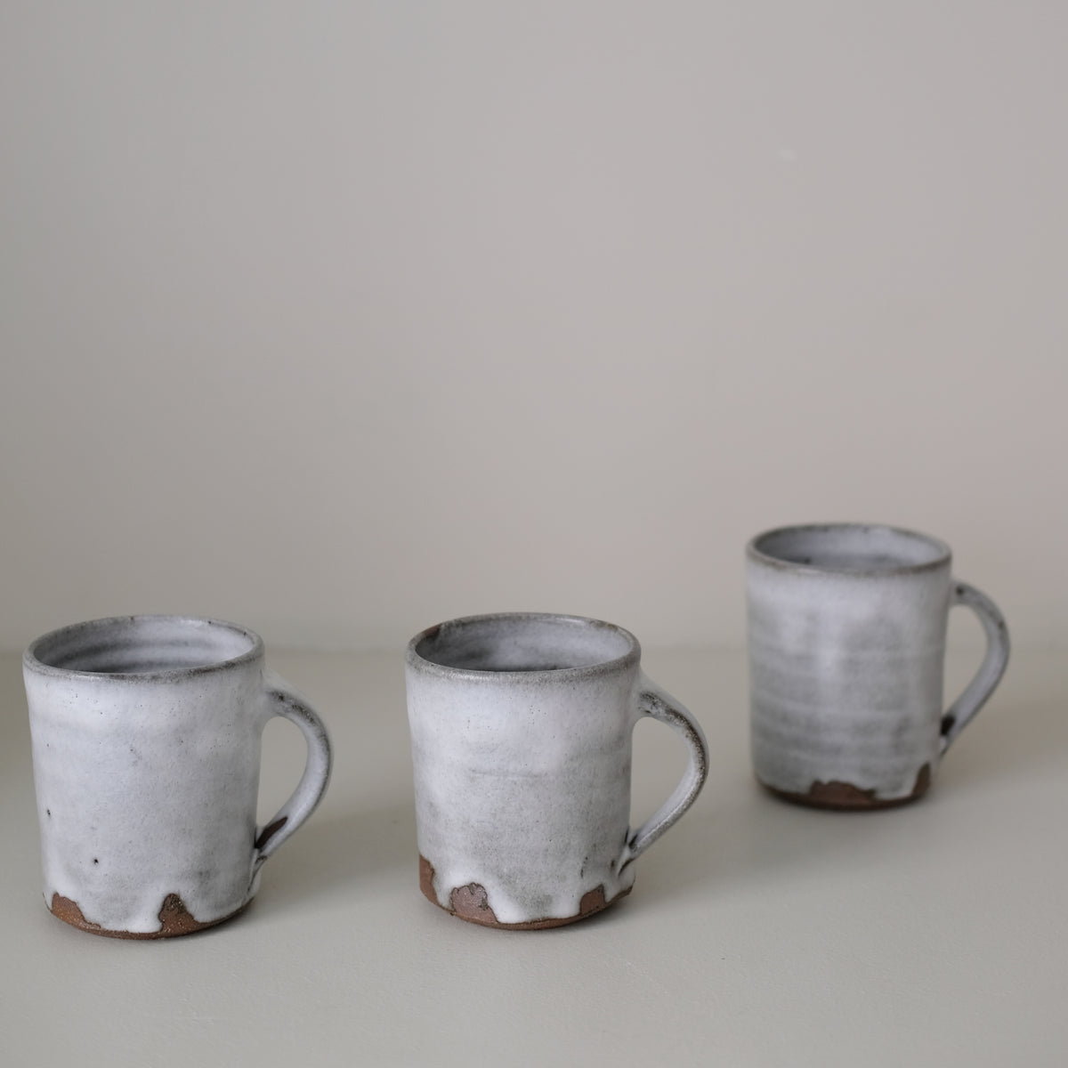 Mug en terre locale 350ml - blanc par Benoit Audureau chez Brutal Ceramics