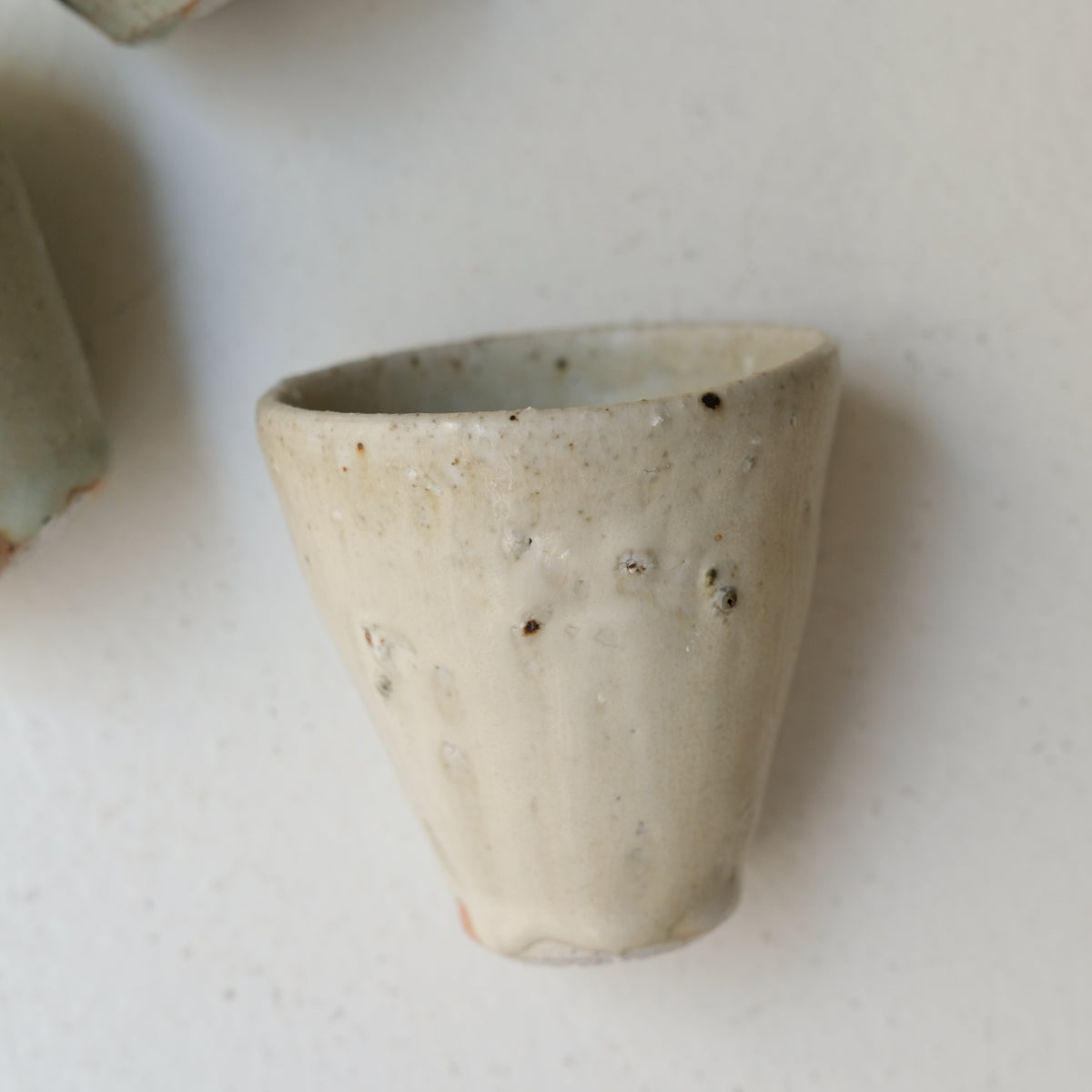 Tasse en terres locales 140ml - Blanc Crème par Benoit Audureau chez Brutal Ceramics