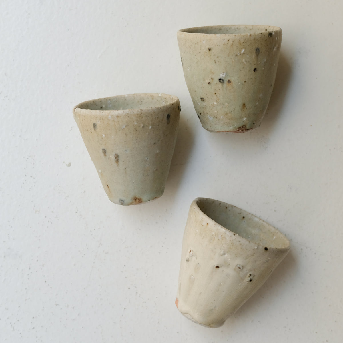 Tasse en terres locales 140ml - Blanc Crème par Benoit Audureau chez Brutal Ceramics