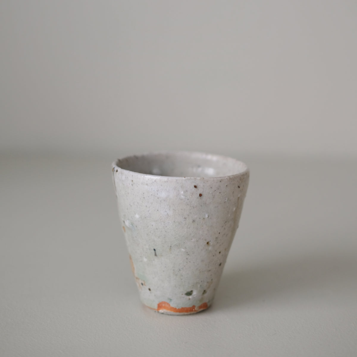 Tasse en terres locales 140ml - Blanc Vert par Benoit Audureau chez Brutal Ceramics
