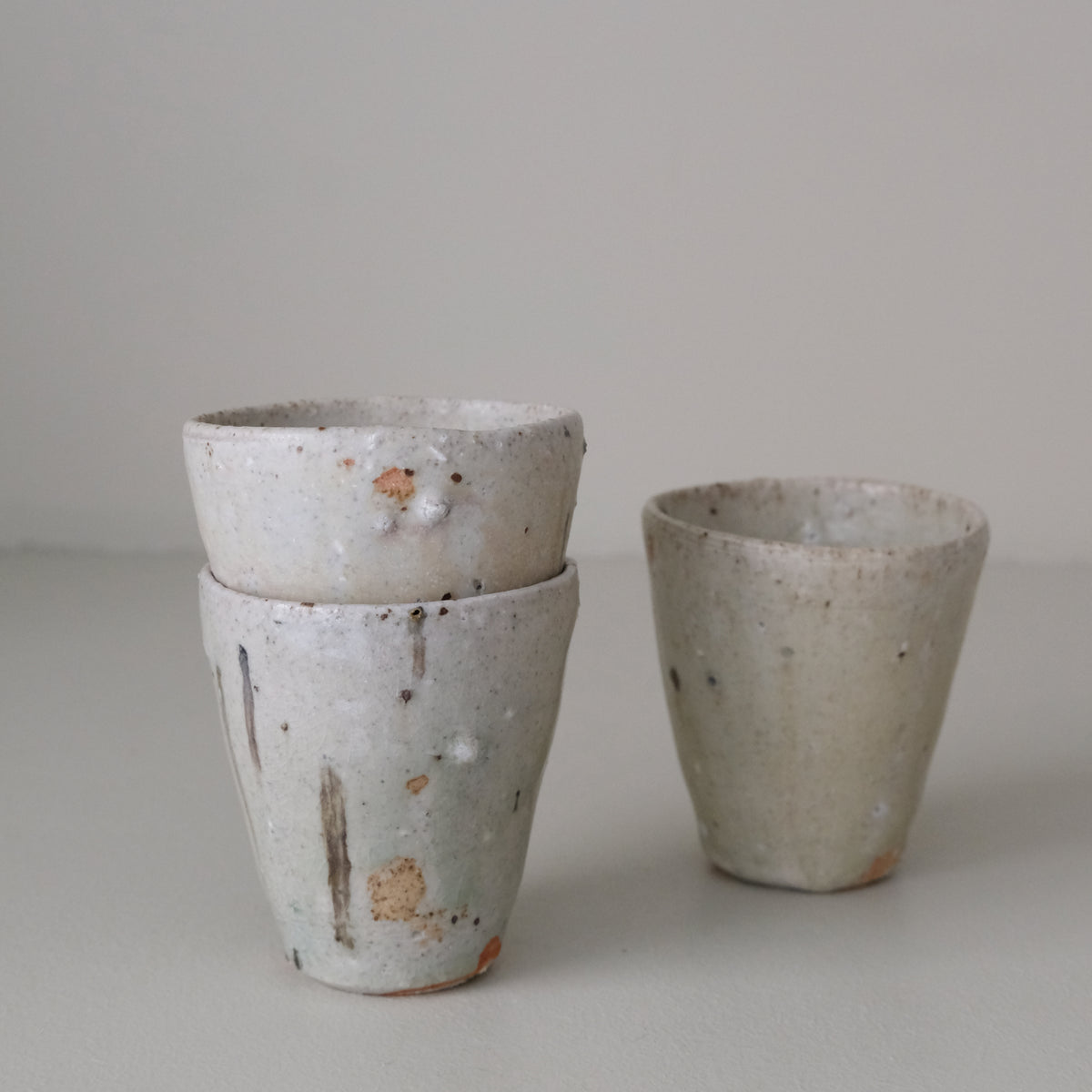 Tasse en terres locales 140ml - Blanc Vert par Benoit Audureau chez Brutal Ceramics