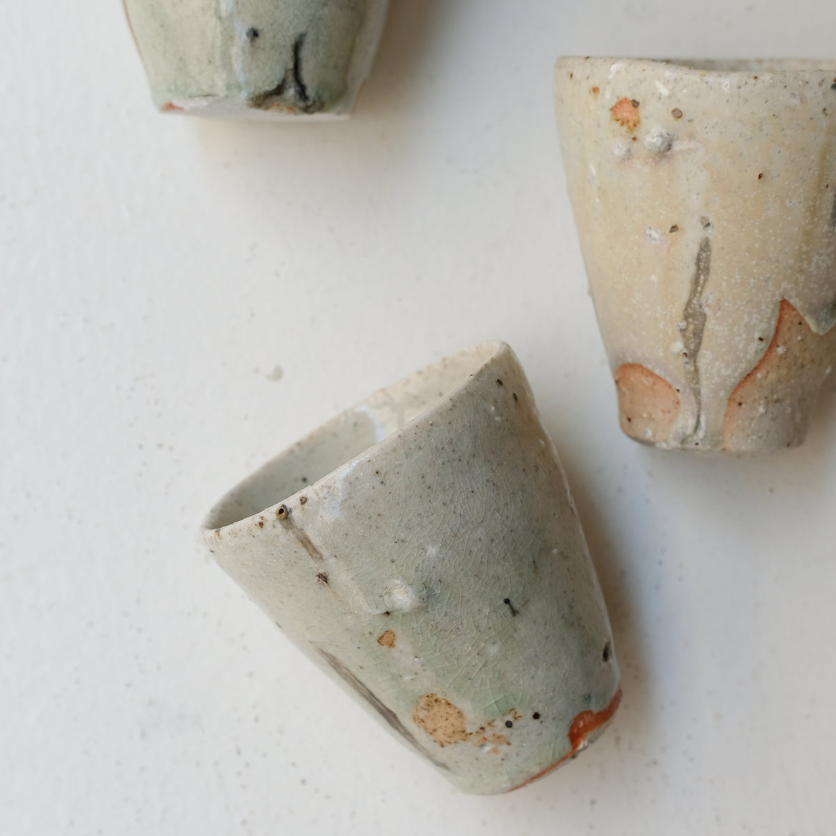 Tasse en terres locales 140ml - Blanc Vert par Benoit Audureau chez Brutal Ceramics