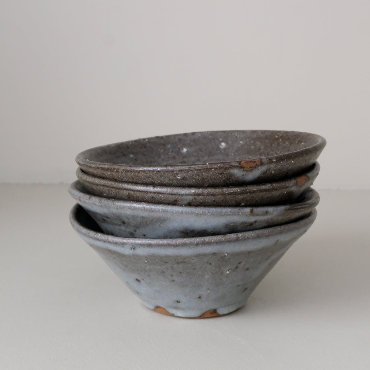 Bol conique D 17cm - Bleu gris satiné par Benoit Audureau chez Brutal Ceramics