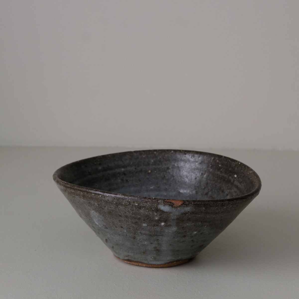 Bol conique oval D 17cm - Bleu gris satiné par Benoit Audureau chez Brutal Ceramics