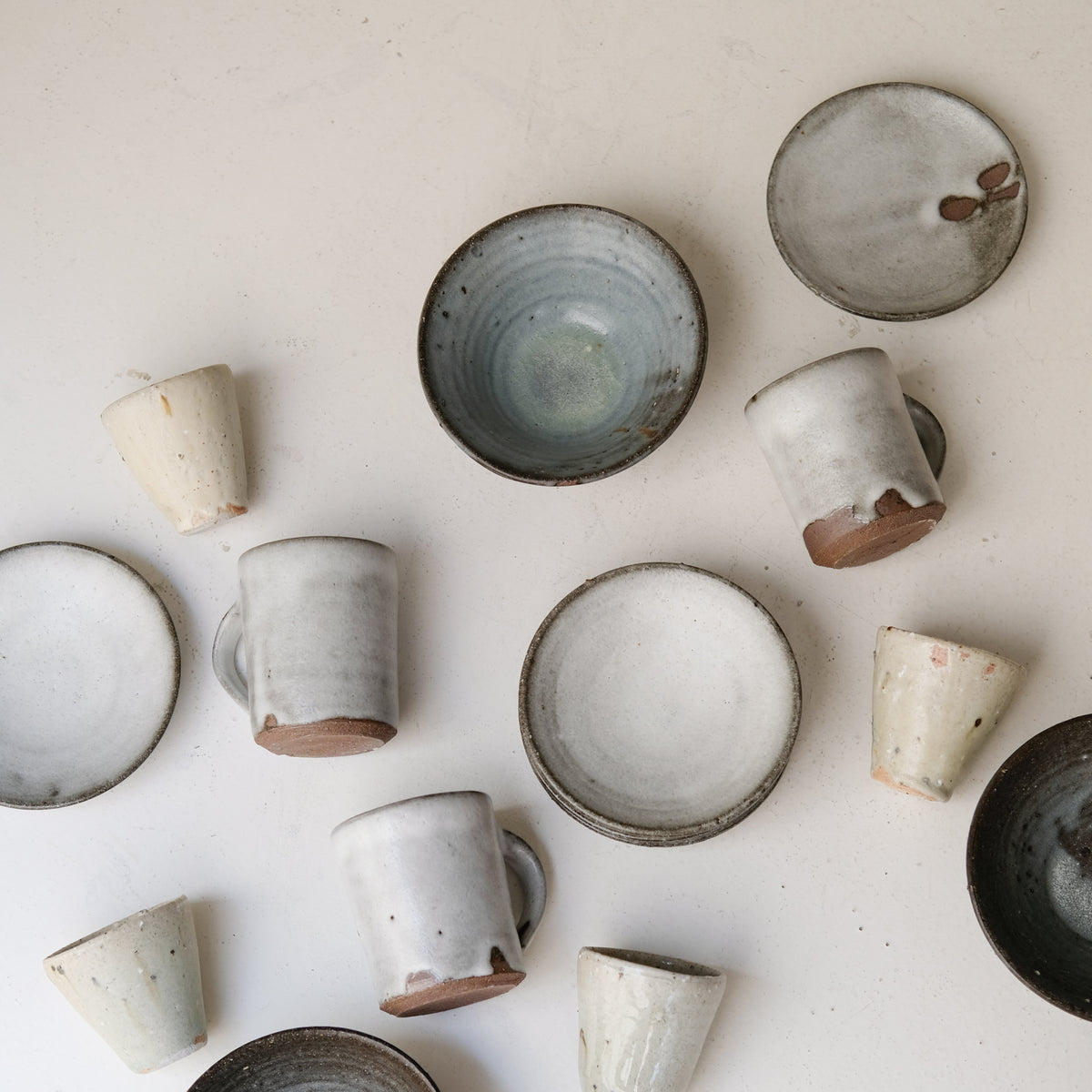 Assiette en terre du Fuilet "moon" D 15cm / Blanc de Benoit Audureau chez Brutal Ceramics
