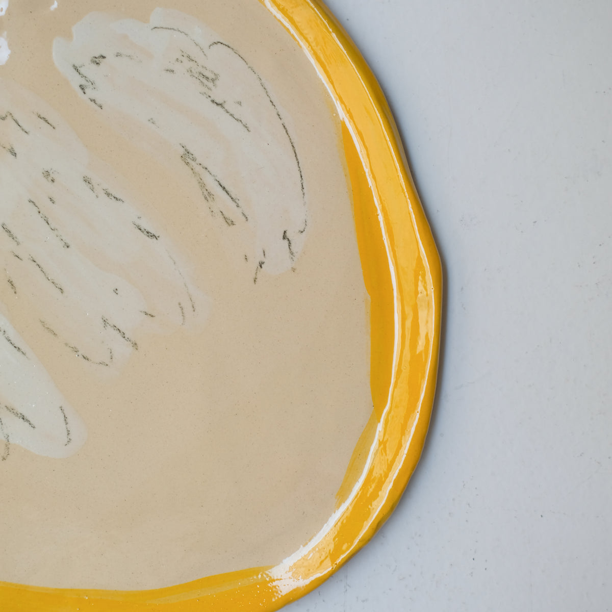 Assiette A26HB02 en faïence rouge D 25cm - Multicolore d'Héloise Bariol chez Brutal Ceramics