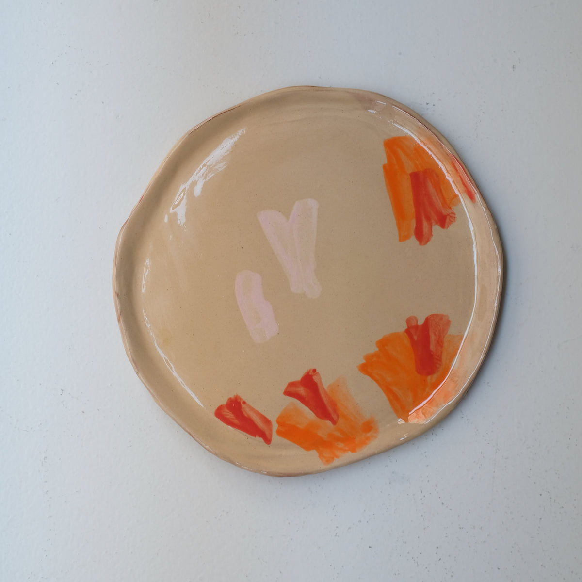 Assiette A26HB03 en faïence rouge D 25cm - Multicolore d'Héloise Bariol chez Brutal Ceramics