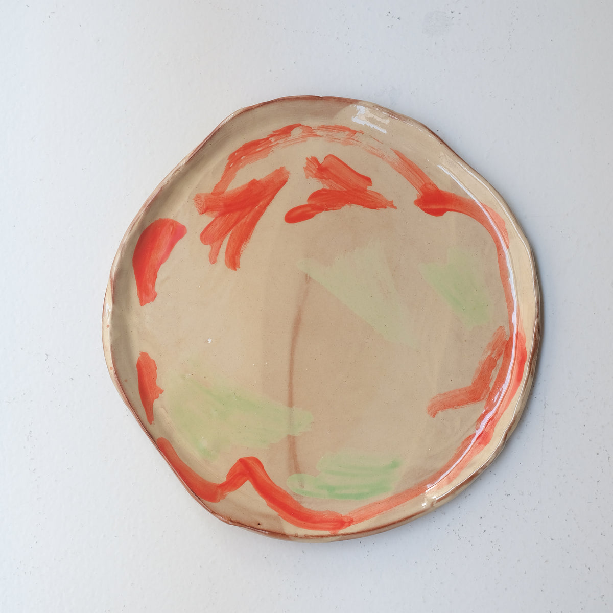 Assiette A26HB06 en faïence rouge D 25cm - Multicolore d'Héloise Bariol chez Brutal Ceramics