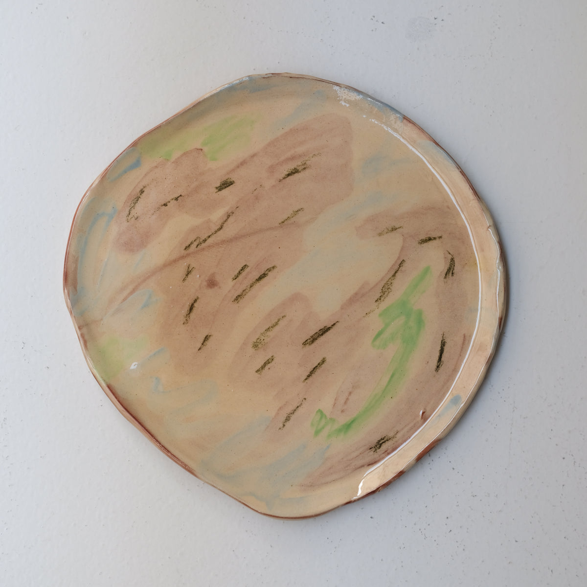 Assiette A26HB09 en faïence rouge D 25cm - Multicolore d'Héloise Bariol chez Brutal Ceramics