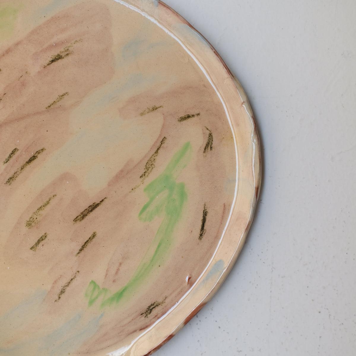 Assiette A26HB09 en faïence rouge D 25cm - Multicolore d'Héloise Bariol chez Brutal Ceramics