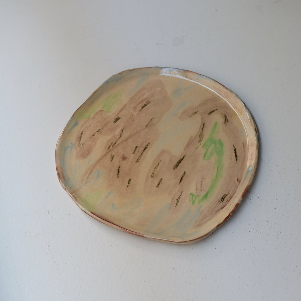 Assiette A26HB09 en faïence rouge D 25cm - Multicolore d'Héloise Bariol chez Brutal Ceramics