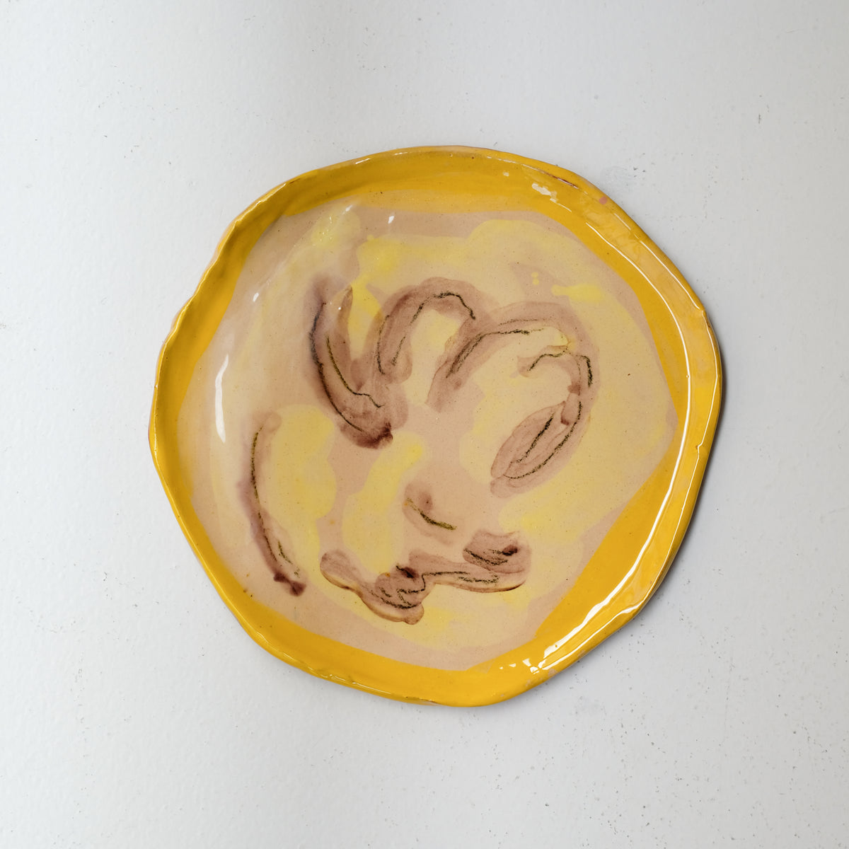 Assiette A26HB11 en faïence rouge D 25cm - Multicolore d'Héloise Bariol chez Brutal Ceramics