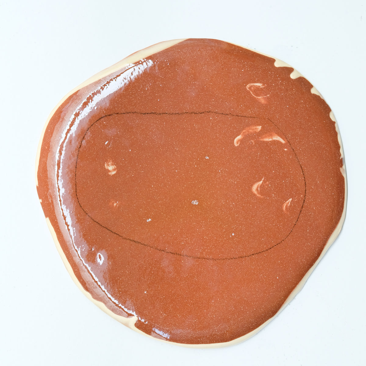 Assiette A26HB12 en faïence rouge D 25cm - Multicolore d'Héloise Bariol chez Brutal Ceramics