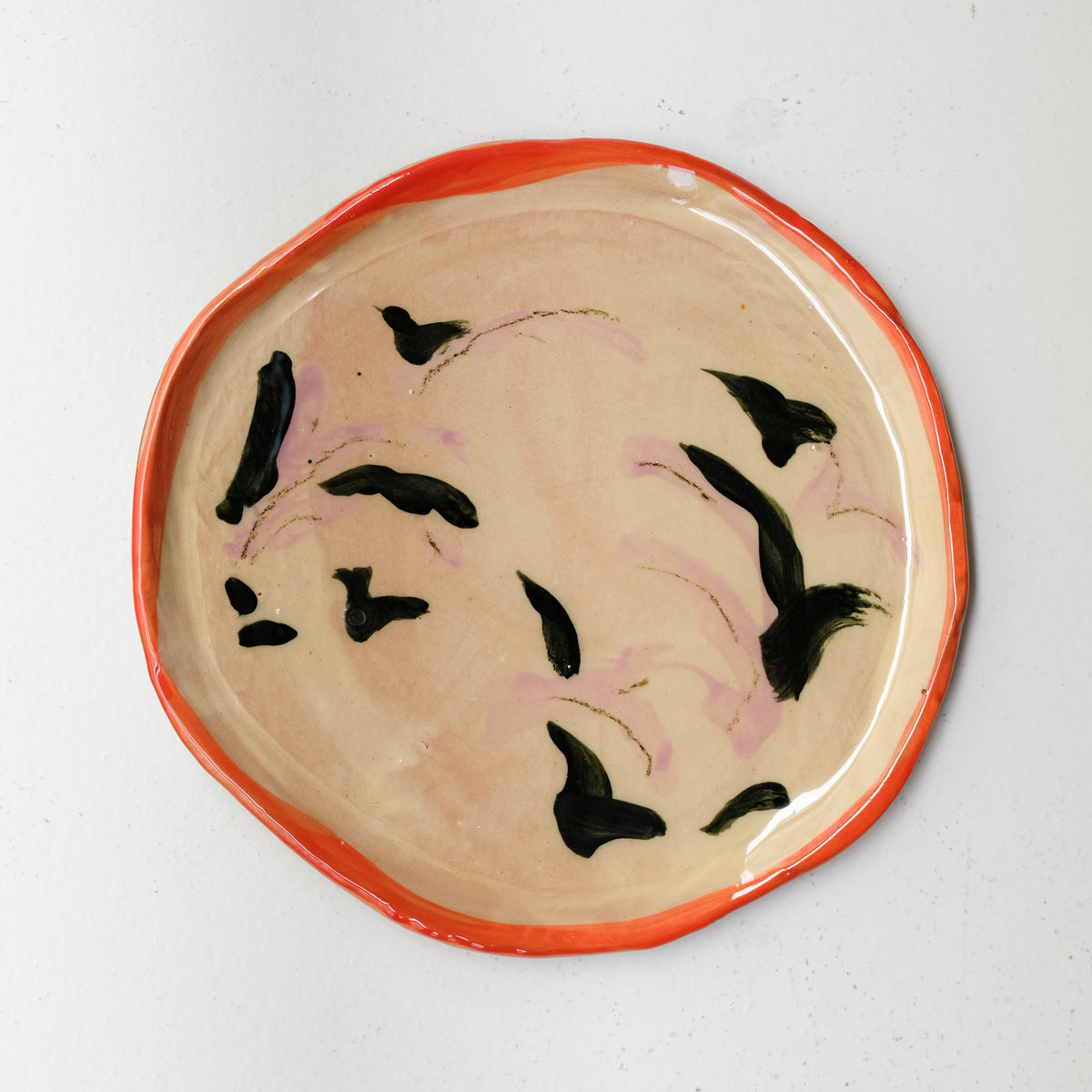 Assiette A26HB13 en faïence rouge D 25cm - Multicolore d'Héloise Bariol chez Brutal Ceramics