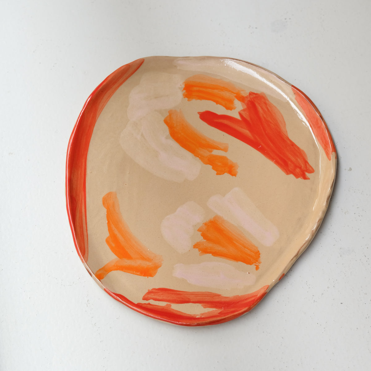 Assiette A26HB14 en faïence rouge D 25cm - Multicolore d'Héloise Bariol chez Brutal Ceramics