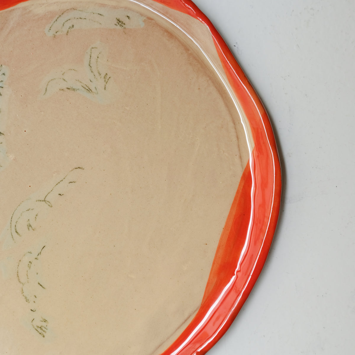 Assiette A26HB15 en faïence rouge D 25cm - Multicolore d'Héloise Bariol chez Brutal Ceramics
