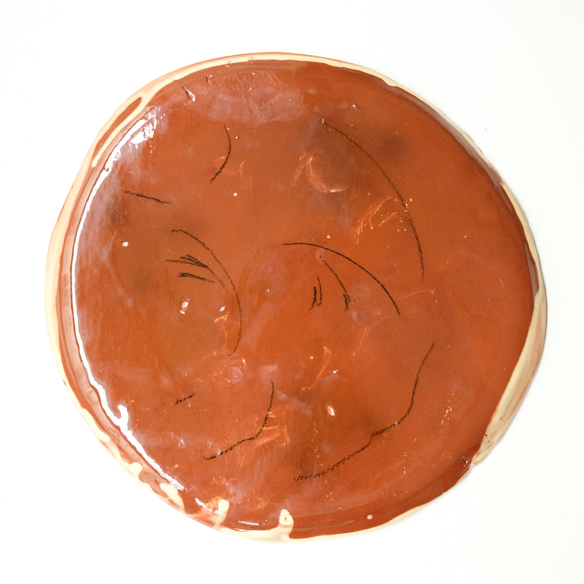 Assiette A26HB15 en faïence rouge D 25cm - Multicolore d'Héloise Bariol chez Brutal Ceramics