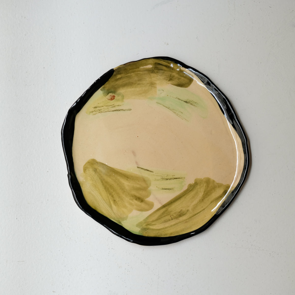 Assiette A26HB18 en faïence rouge D 25cm - Multicolore d'Héloise Bariol chez Brutal Ceramics
