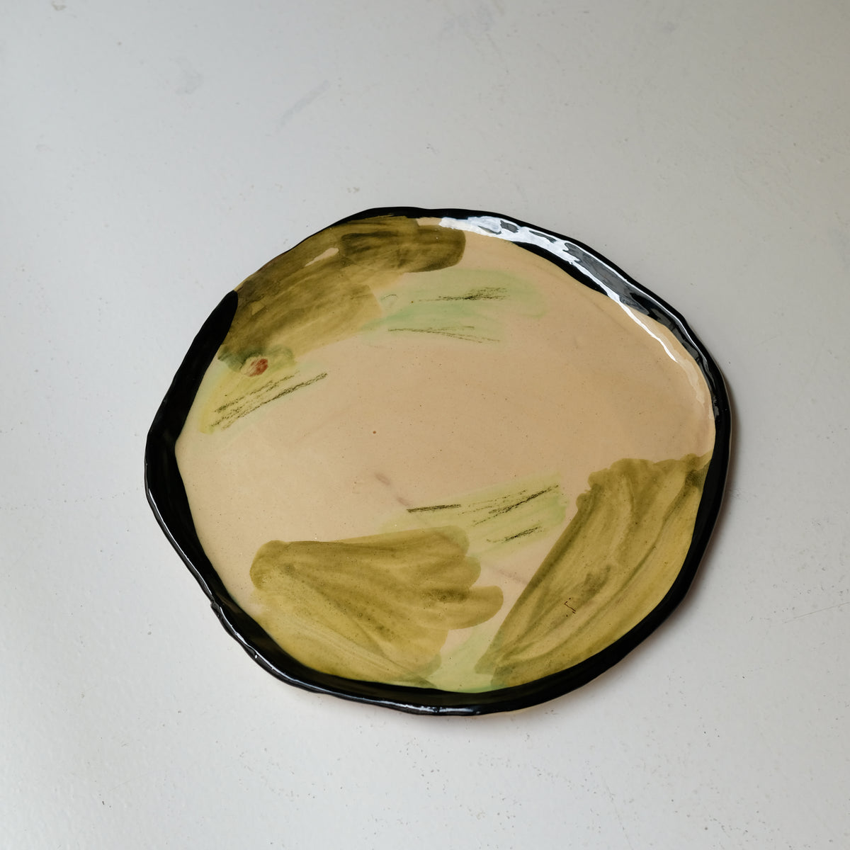 Assiette A26HB18 en faïence rouge D 25cm - Multicolore d'Héloise Bariol chez Brutal Ceramics
