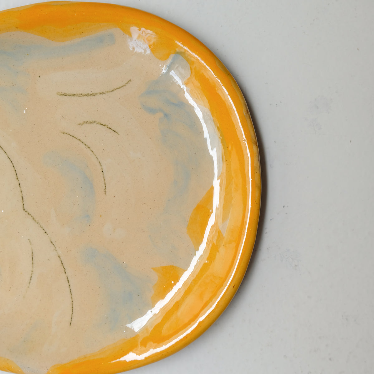 Assiette A26HB20 en faïence rouge D 19,5cm - Multicolore chez Brutal Ceramics