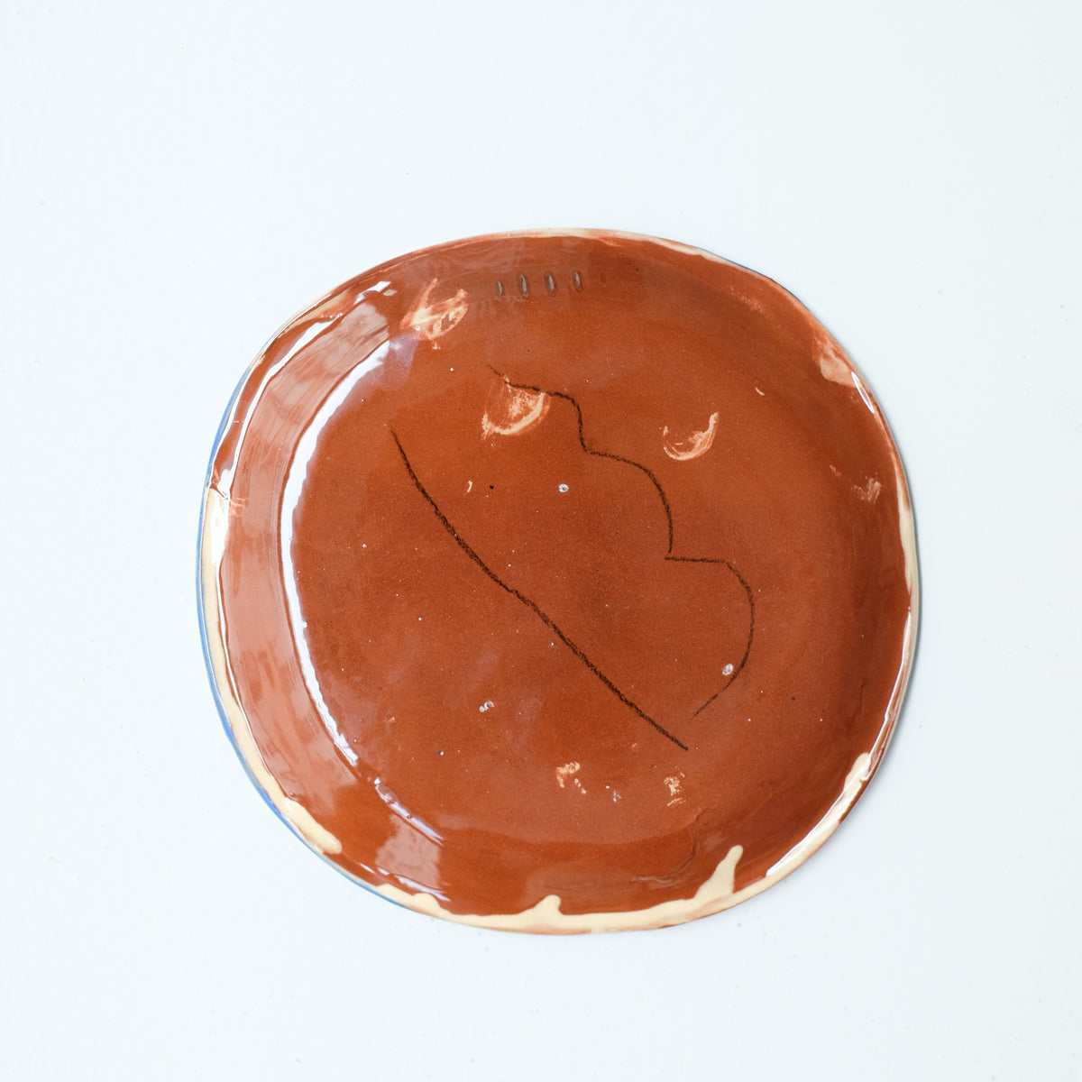 Assiette A26HB21 en faïence rouge D 19,5cm - Multicolore chez Brutal Ceramics