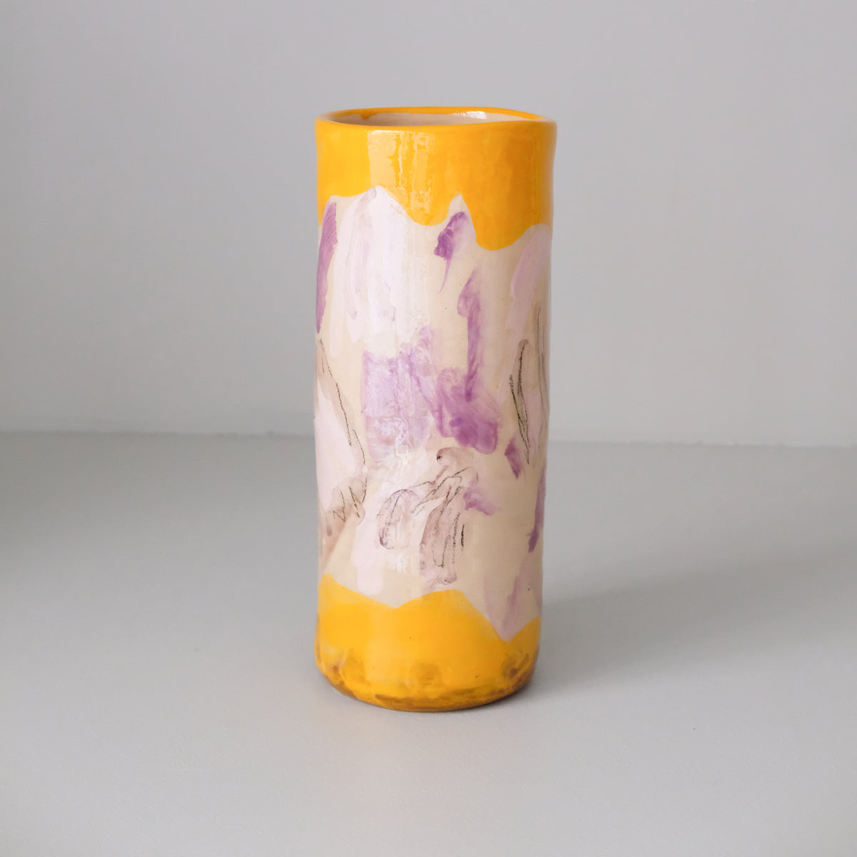 Vase A26HB04 en faïence rouge H 23cm d'Héloise Bariol chez Brutal Ceramics