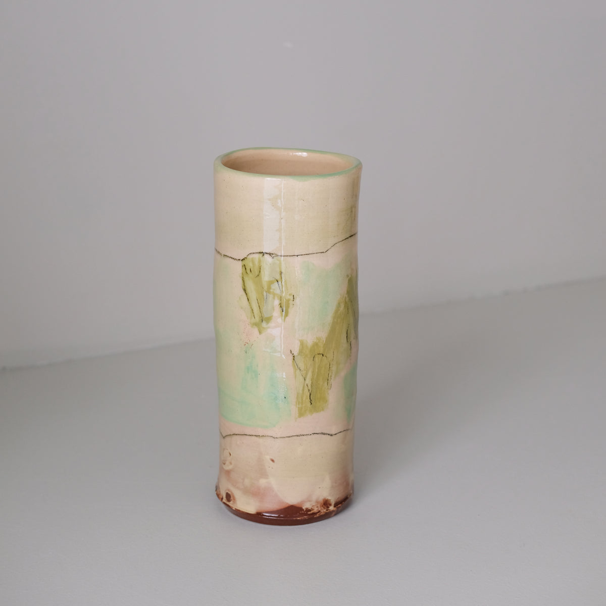 Vase A26HB07 en faïence rouge H 23cm d'Héloise Bariol chez Brutal Ceramics