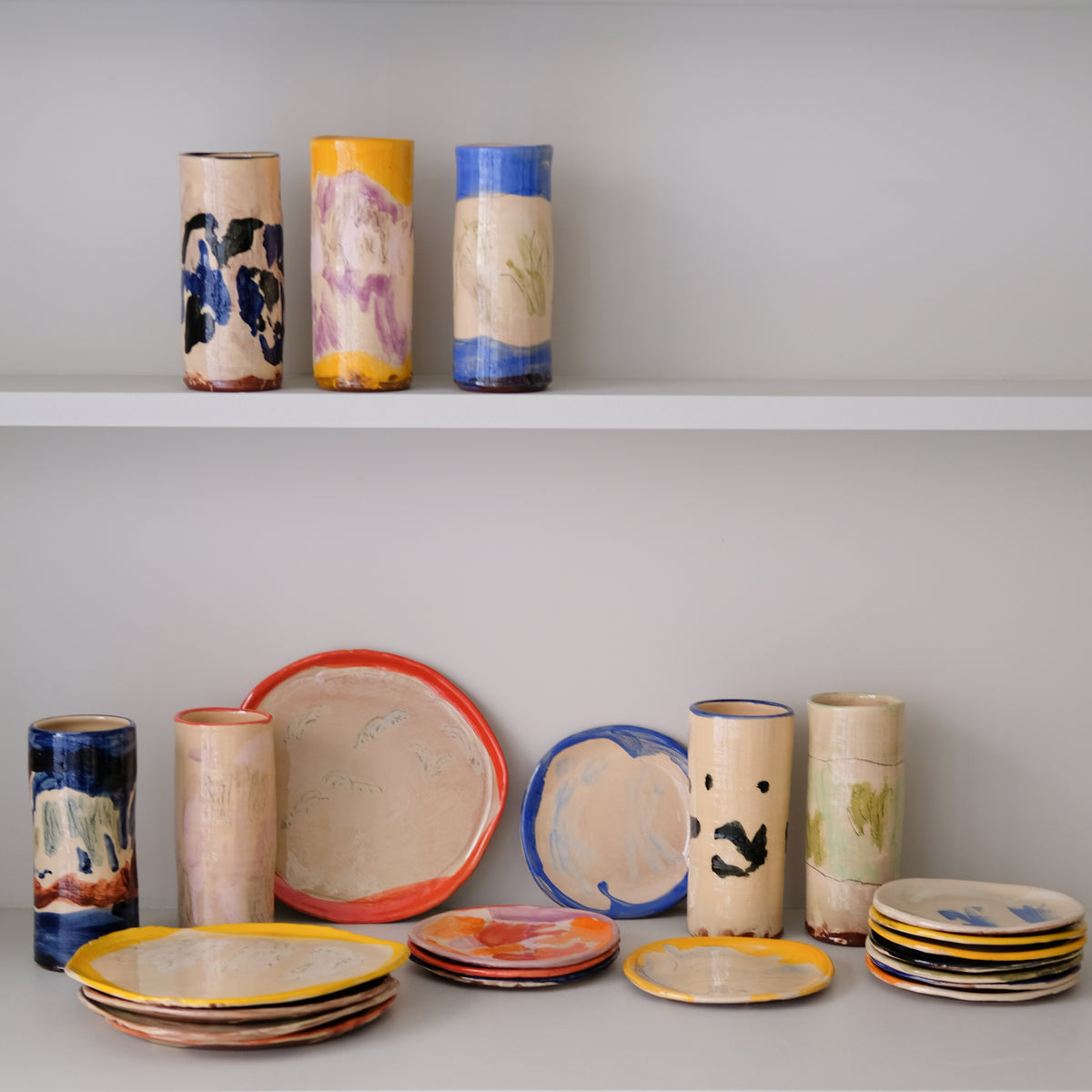 Assiette A26HB15 en faïence rouge D 25cm - Multicolore d'Héloise Bariol chez Brutal Ceramics