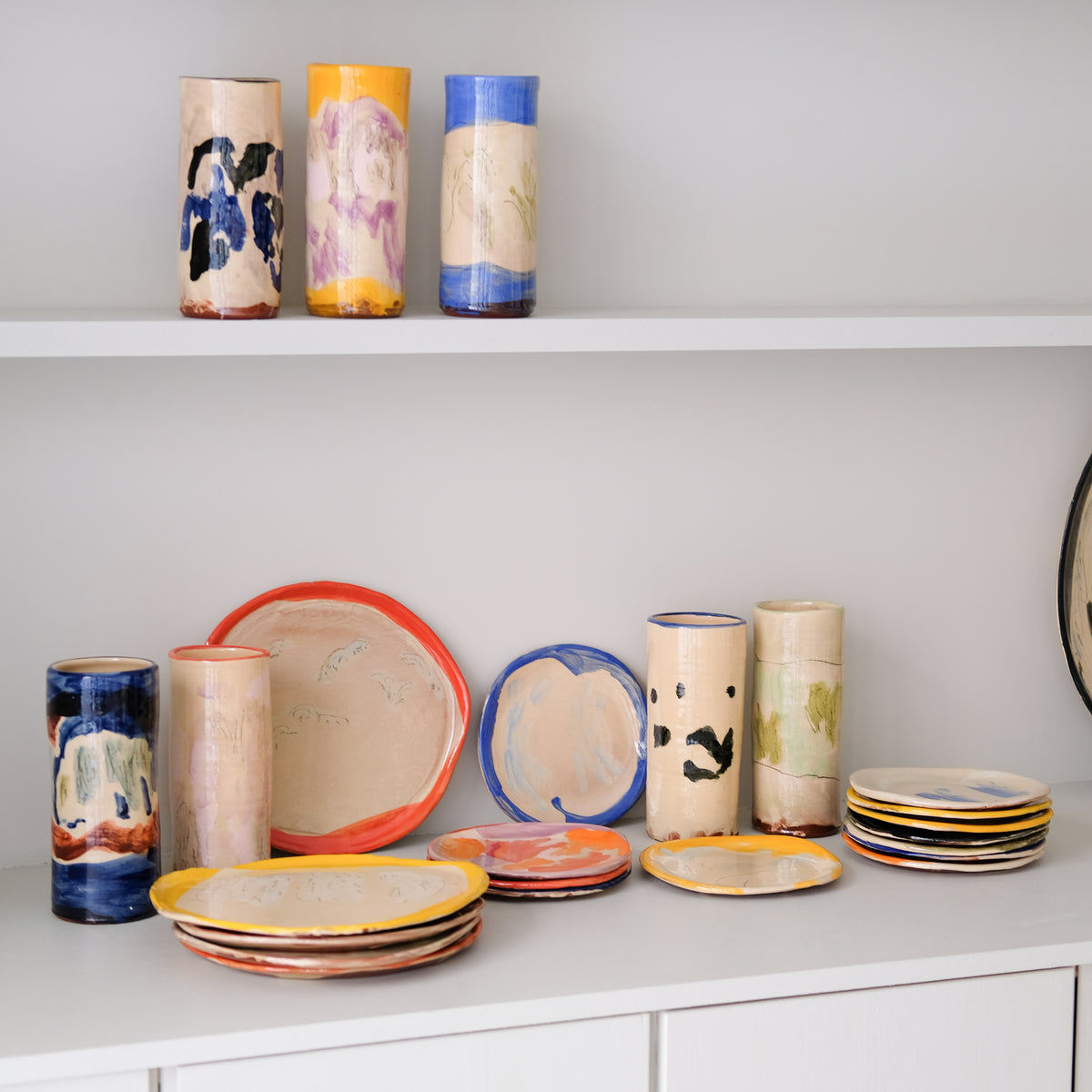 Assiette A26HB05 en faïence rouge D 25cm - Multicolore d'Héloise Bariol chez Brutal Ceramics