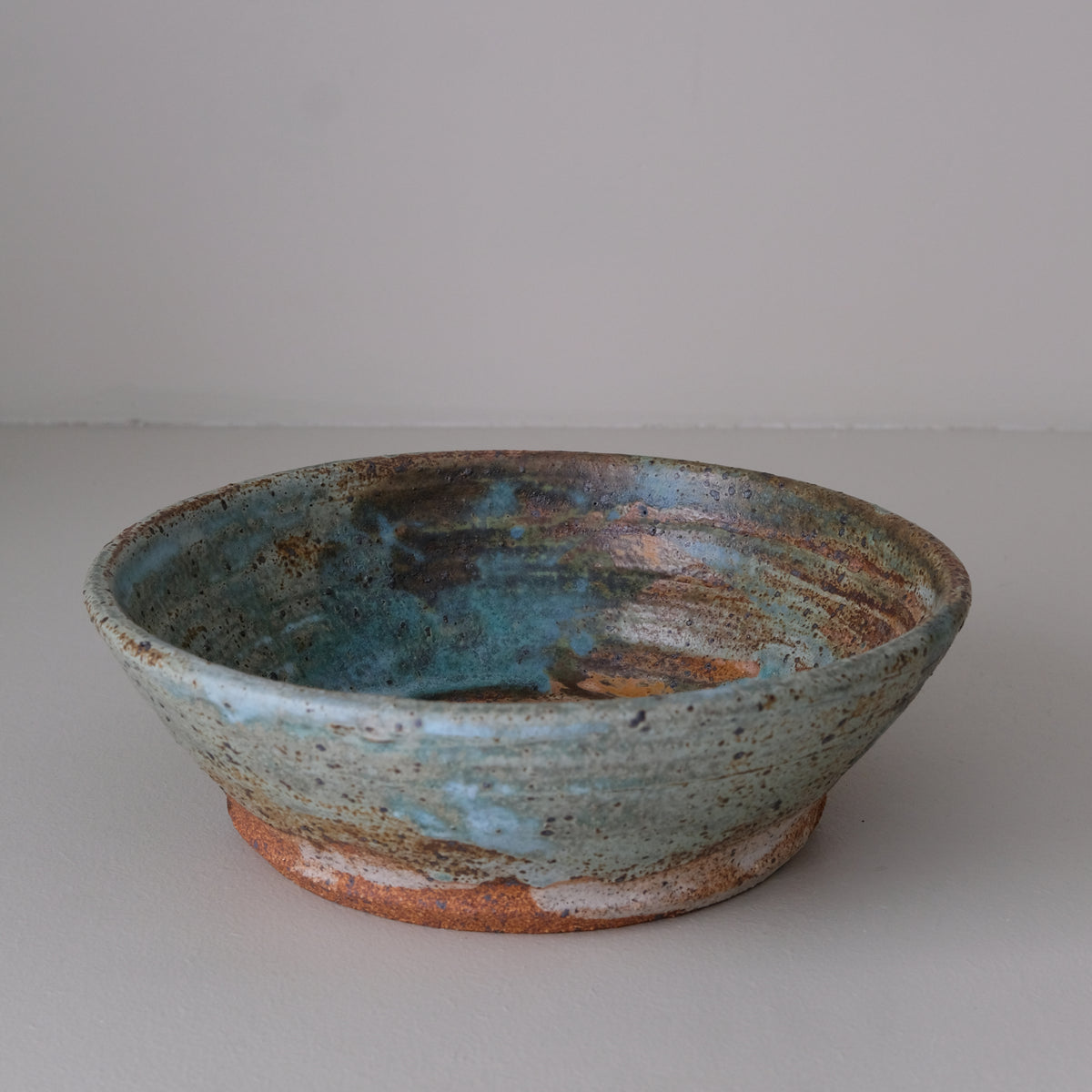 Saladier / Assiette creuse en grès D 23cm  - vert de Julia Gilles chez Brutal Ceramics