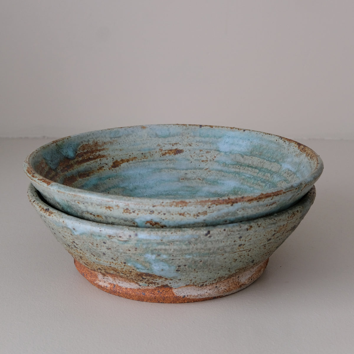 Saladier / Assiette creuse en grès D 23cm  - vert de Julia Gilles chez Brutal Ceramics