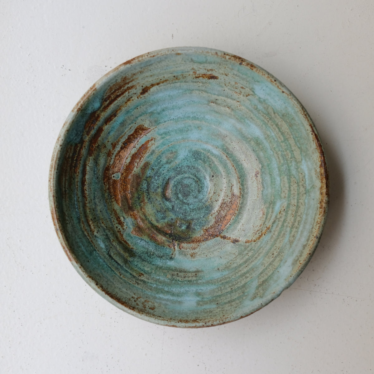 Saladier / Assiette creuse en grès D 23cm  - vert de Julia Gilles chez Brutal Ceramics
