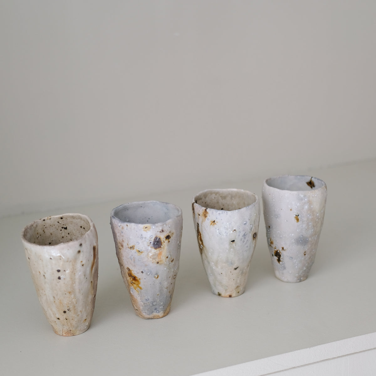 Tasse 01 en terre récoltée 210 ml cuisson feu - crème de Nathalie Reocreux chez Brutal Ceramics
