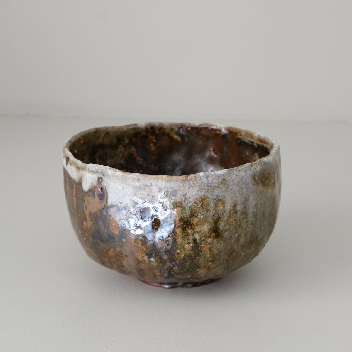 Bol en terre recoltée D 13cm cuisson feu - brun vert de Nathalie Reocreux 