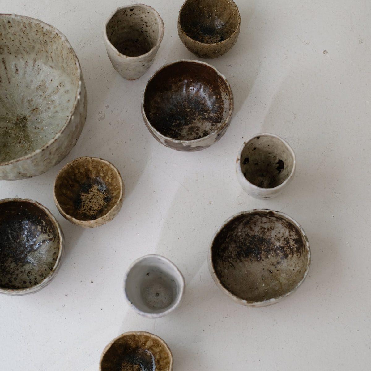 Bol en terre recoltée D 13cm cuisson feu - brun vert de Nathalie Reocreux 