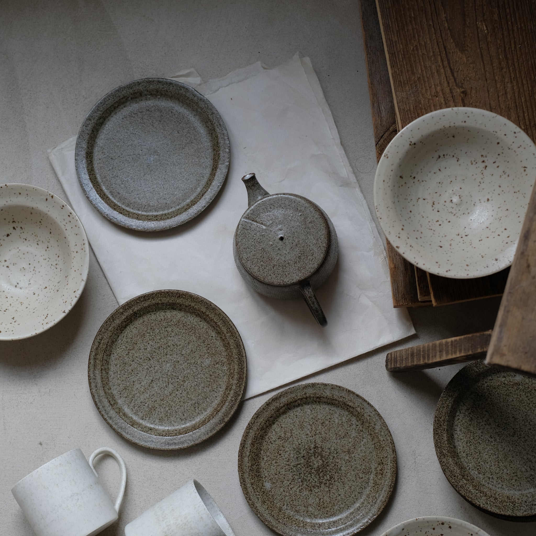 Bol en grès moucheté d'Hannah Blackall-Smith chez Brutal Ceramics