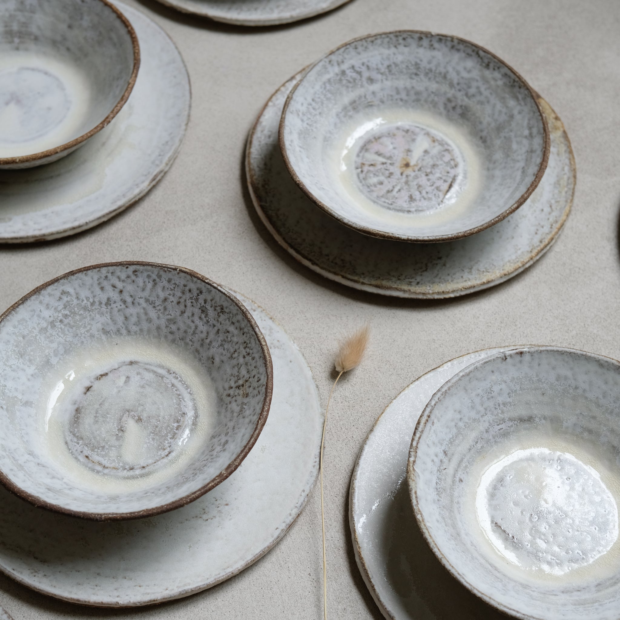 Assiette creuse faconnée par Jerome Hirson chez Brutal ceramics