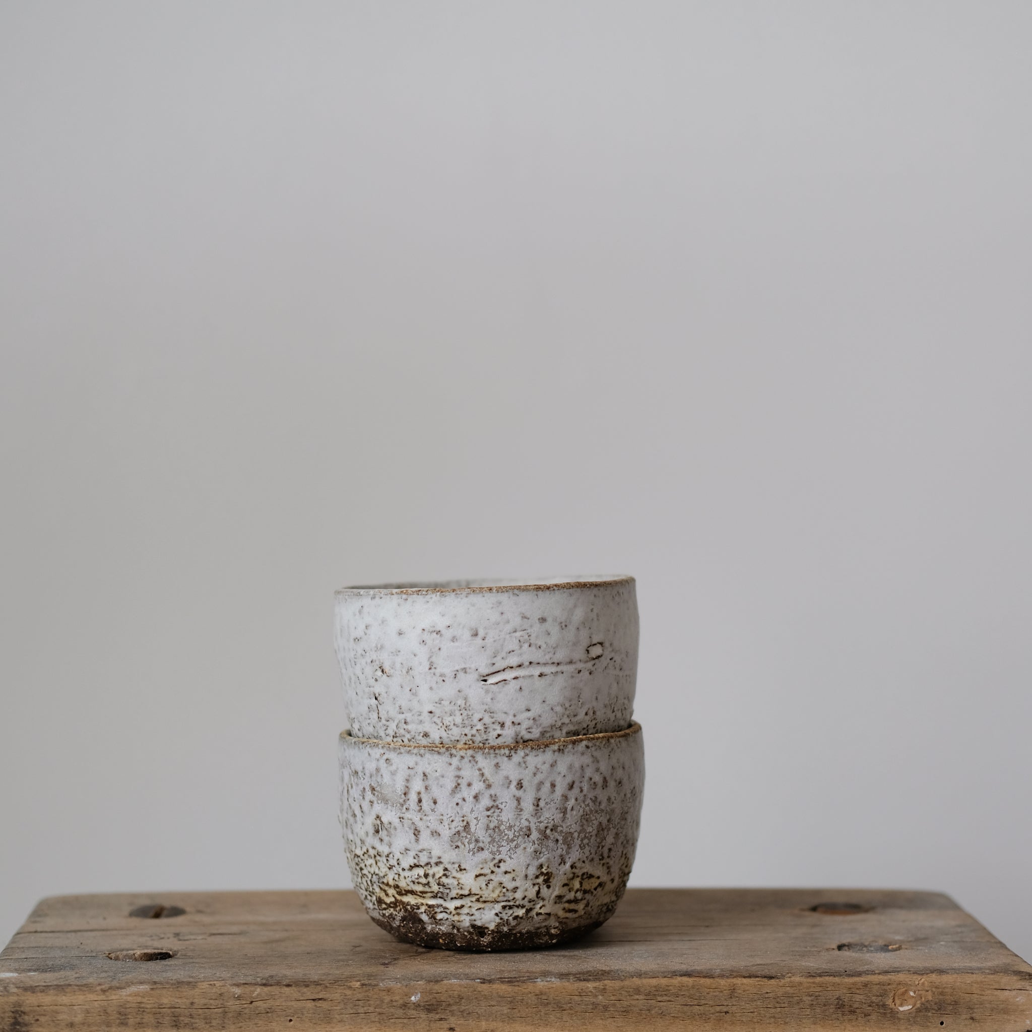 Tasse en grès 300ml par Jérome Hirson chez Brutal Ceramics