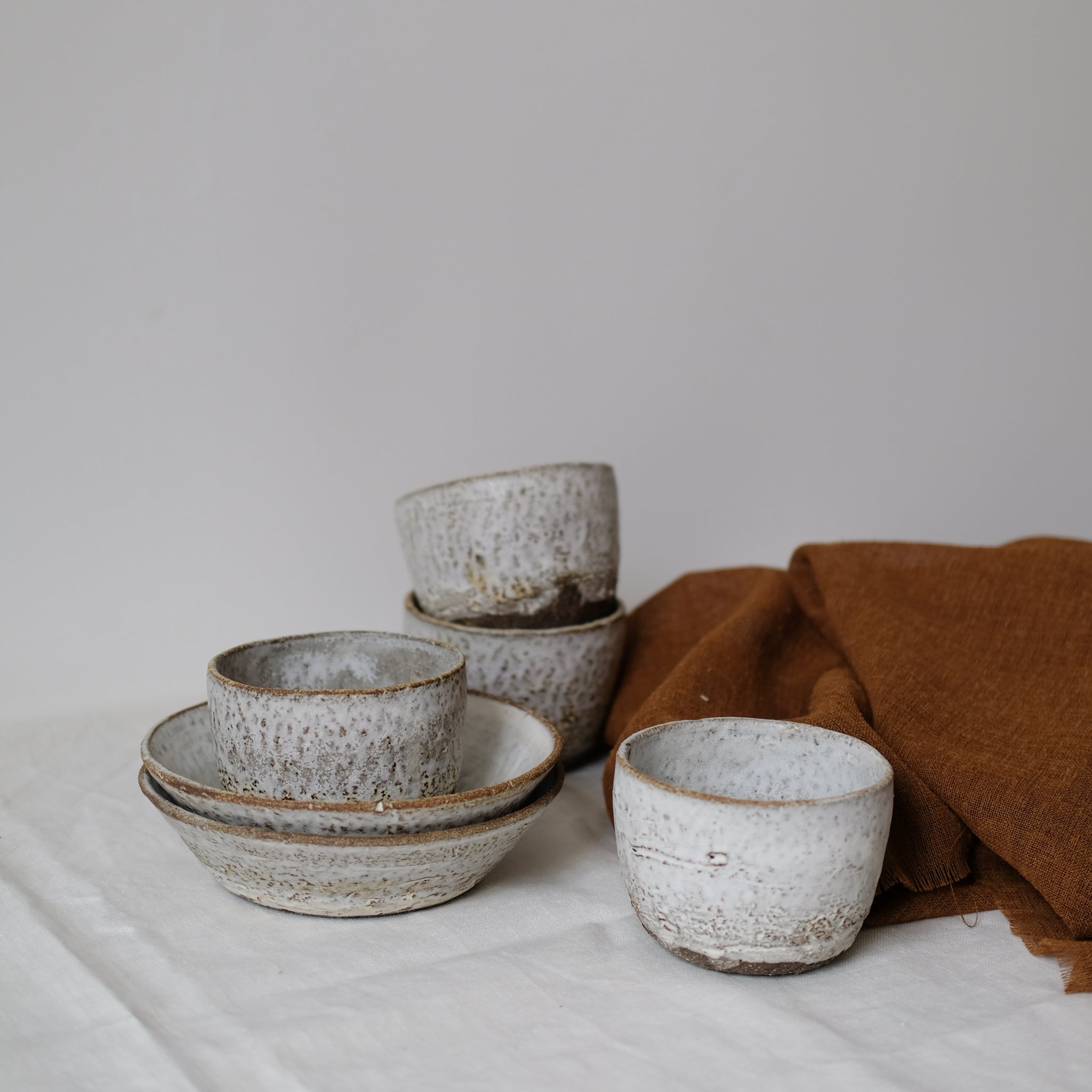 Tasse en grès 300ml par Jérome Hirson chez Brutal Ceramics